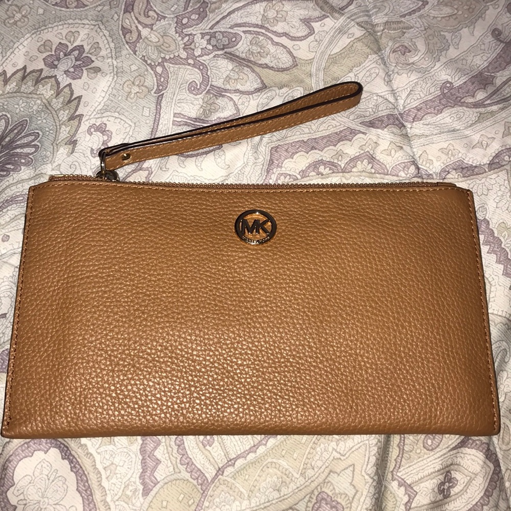 Michael kors clutch